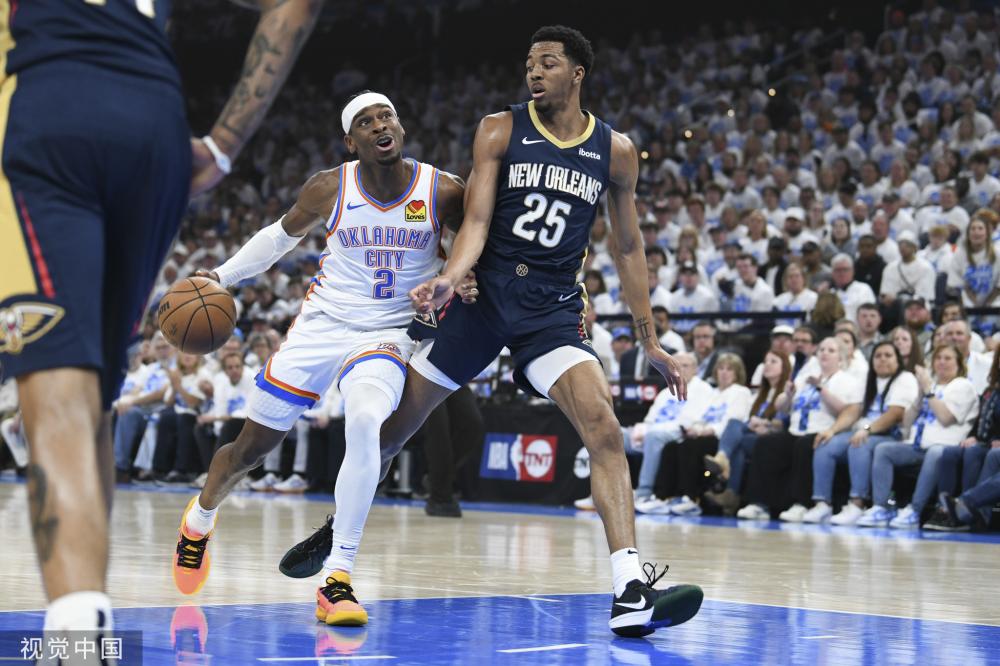 篮球比赛中 篮球比赛中