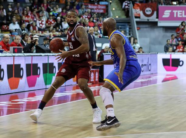 带伤出战 带伤出战