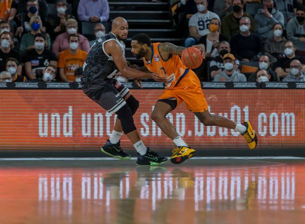 并对防守端 并对防守端